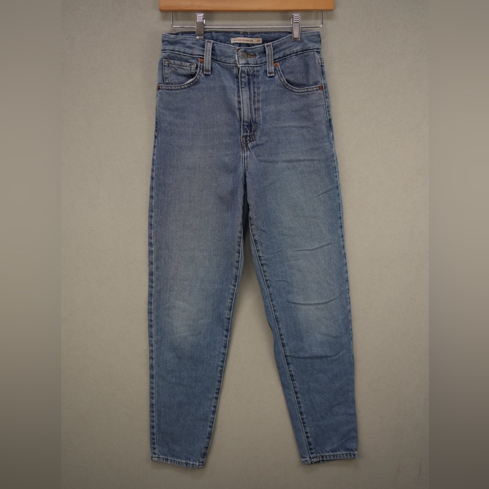 Classic Blue Levi’s High Waisted Mom Jeans
